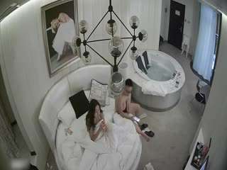 影片名称：【国产酒店偷拍】酒店偷拍情侣由床上干到浴缸