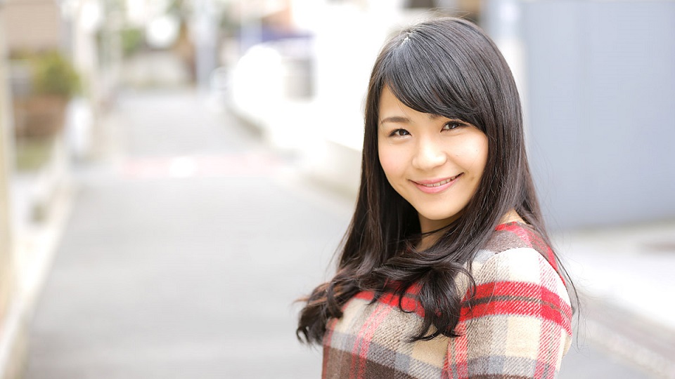 Ayaka Haruyama 一个可爱的微笑帅哥访问一个业余的家庭中出