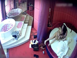 水滴摄像头监控偷拍情趣酒店两个女同开房磨豆腐