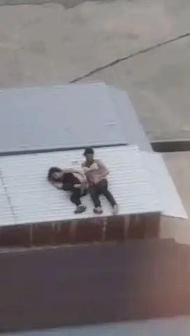 影片名称：屋顶上开干惨被偷拍
